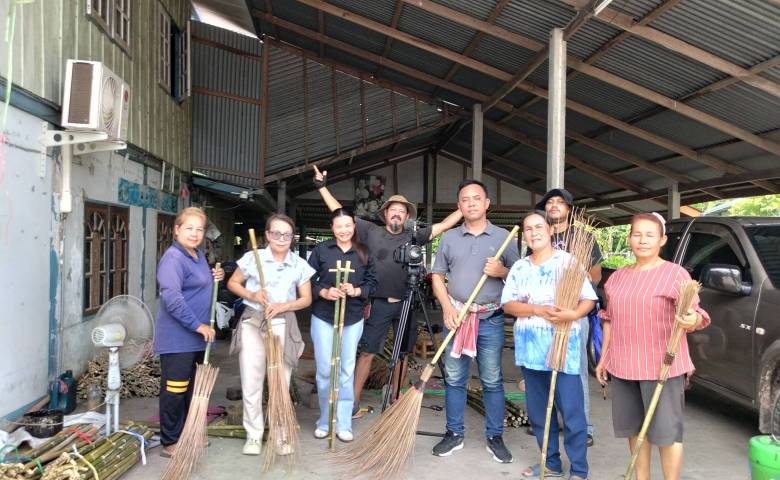 15 พ.ค.69 ลงพื้นที่และให้สัมภาษณ์เกี่ยวกับกลุ่มอาชีพในเขตตำบลบุ่งหวายรายการ ทุกทิศทั่วไทยช่องไทยพีบีเอส