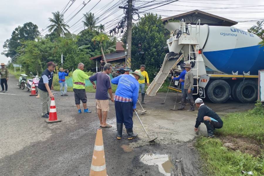 5 ส.ค.69 ดำเนินการซ่อมแซมถนนชำรุดสายบ้านโนนน้อย-ห่องชัน ร่วมกับชุมชนบ้านโนนน้อยและบ้านห้องชัน